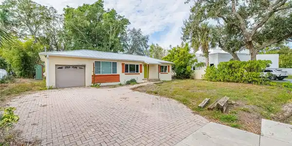 6213 SANDERS DRIVE