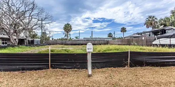 6813 GARDEN DRIVE