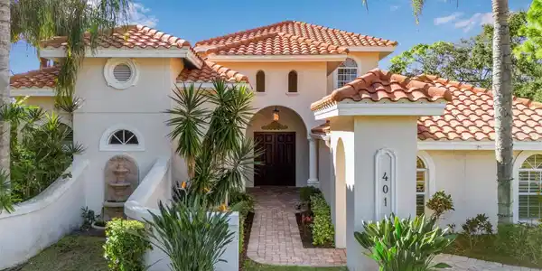 401 WALLS WAY