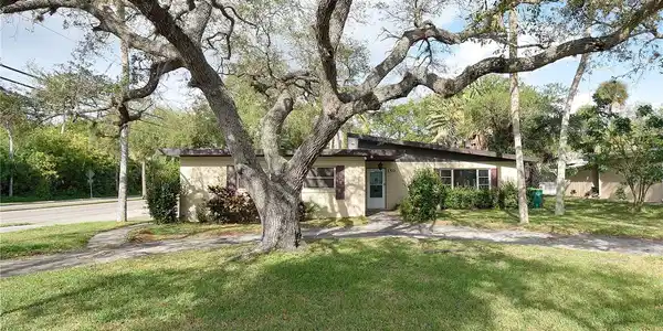 150 W ALACHUA LANE