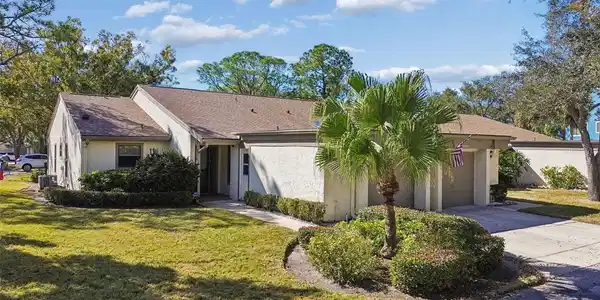 2501 OAK CIRCLE