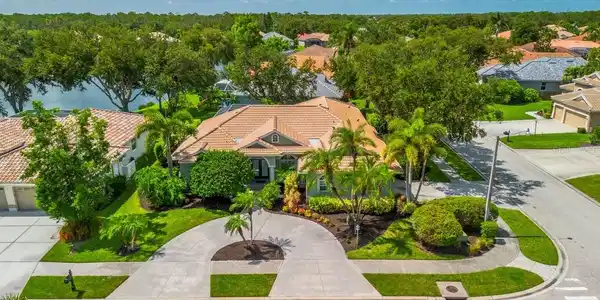 471 PARK TRACE BOULEVARD