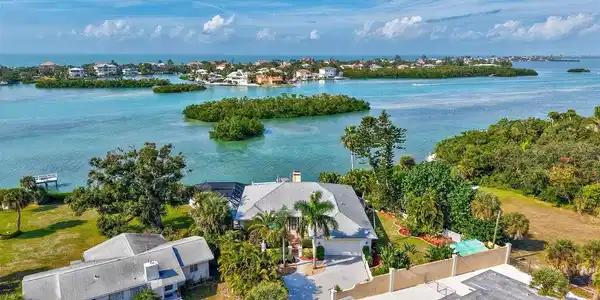 815 BAYSHORE ROAD