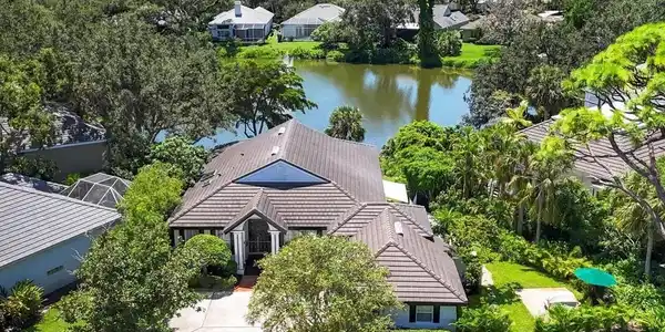 17 BAYHEAD LANE