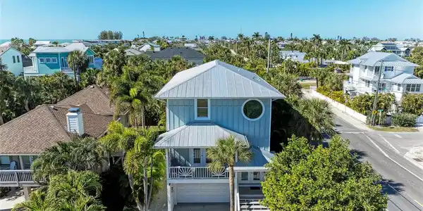122 BEACH AVENUE