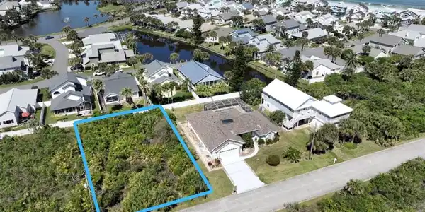 11 MAHOE DRIVE N