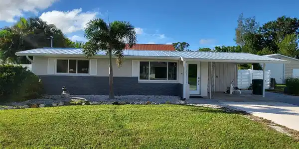 1635 DAVID PLACE