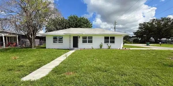 2002 10TH STREET W