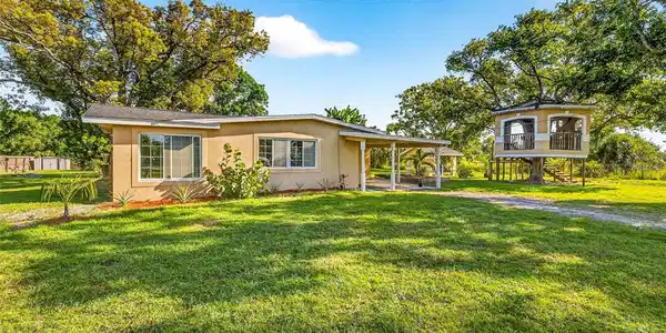 2803 GULF CITY ROAD