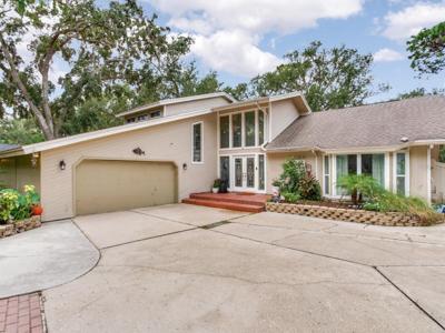 70 BAY WOODS DRIVE
