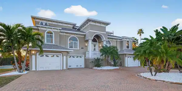 8880 COMMODORE DRIVE