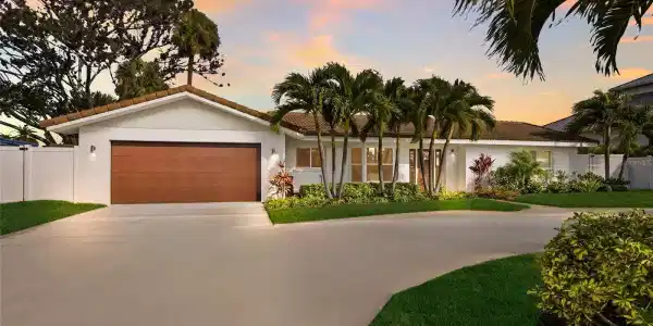 611 DUNDEE LANE