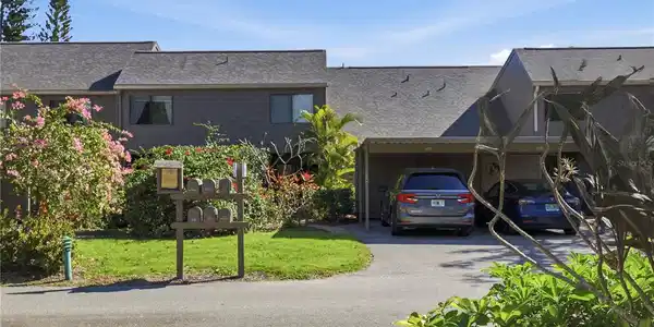 1630 TREEHOUSE CIRCLE