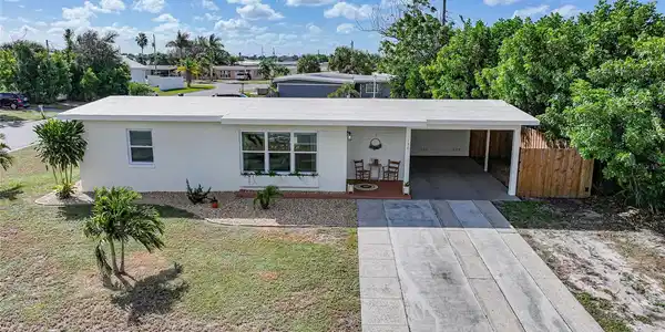 130 PALMETTO CIRCLE NE