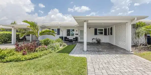 853 WHITE CAP CIRCLE