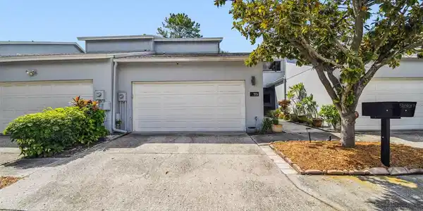 114 W TARGA COURT