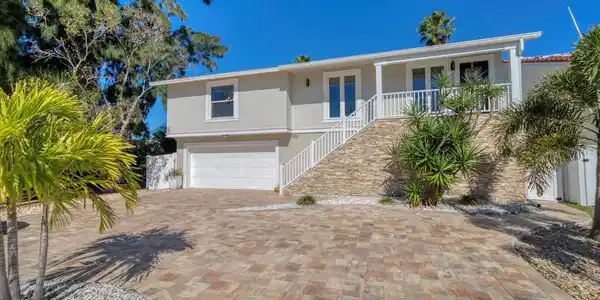 300 6TH AVENUE