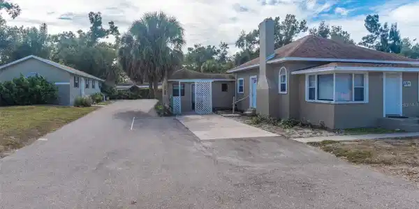 111 AVENIDA DE LA ISLA