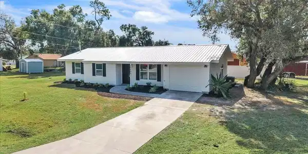 20409 EMERALD AVENUE
