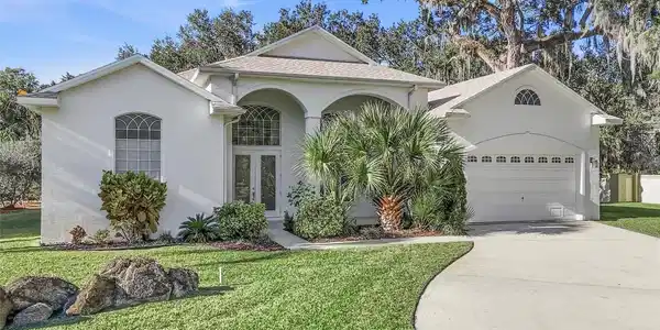 5 RIVER OAKS WAY