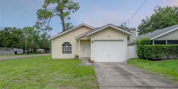 208 OAKWOOD BOULEVARD