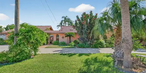 3364 OLEANDER DRIVE
