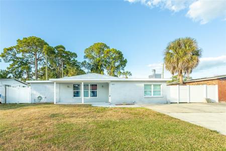 8207 TANGLEWOOD LANE