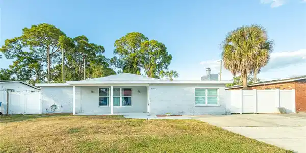 8207 TANGLEWOOD LANE