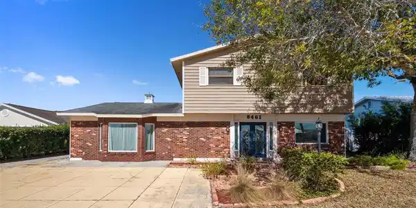 8461 FLAGSTONE DRIVE
