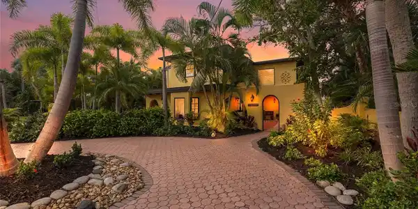 5354 CALLE FLORIDA