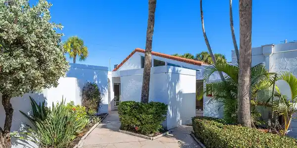 1585 TARPON CENTER DRIVE
