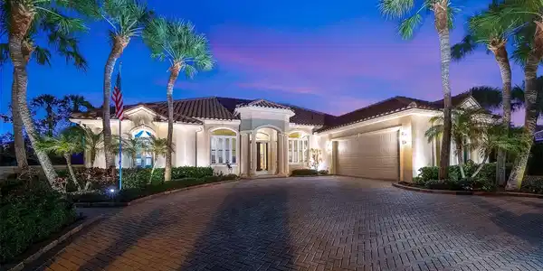6 SAINT MARTIN CIRCLE