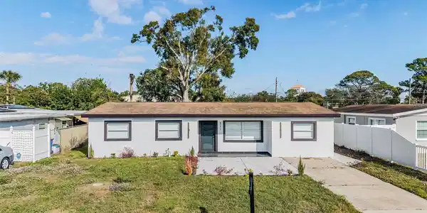 8217 TANGLEWOOD LANE