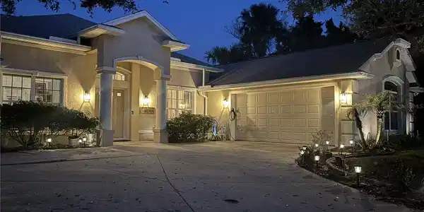 6 CROW COURT