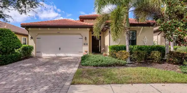 1069 BLUFFWOOD DRIVE