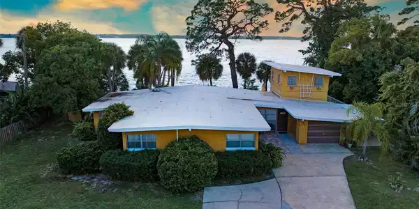 2885 S TROPICAL TRAIL