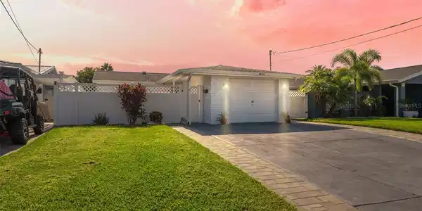 4920 BONITO DRIVE