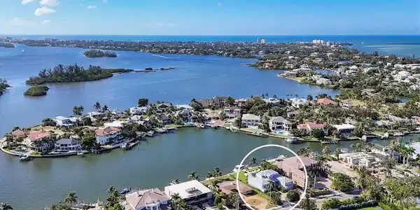 810 SIESTA DRIVE