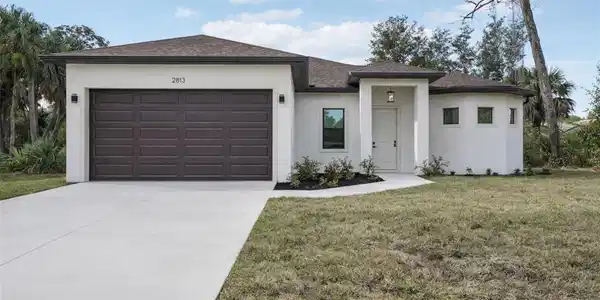 2813 SALLY LANE