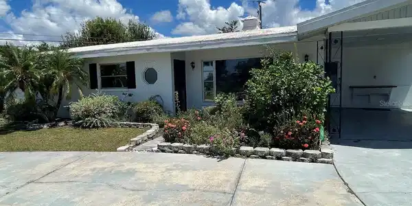 609 SHAMROCK BOULEVARD