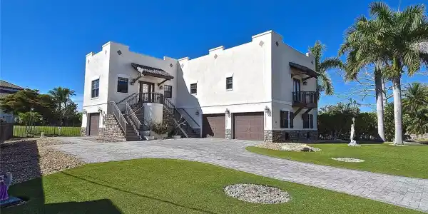 302 COLONIA LANE W