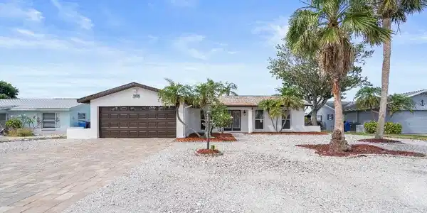 1024 SPINDLE PALM WAY