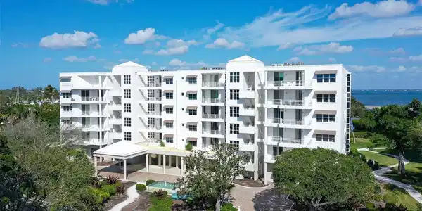 2550 HARBOURSIDE DRIVE