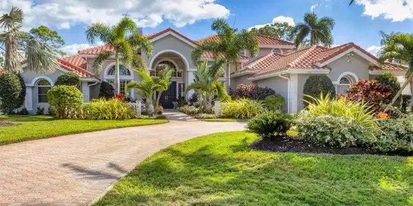 896 MACEWEN DRIVE