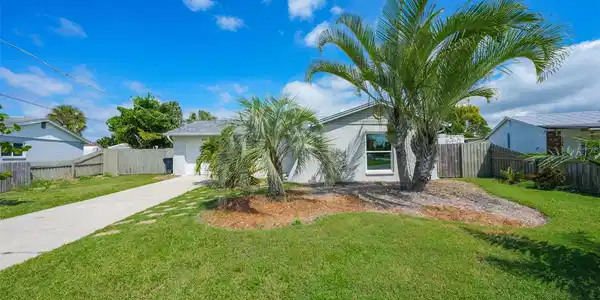 469 FLORIDA CIRCLE N