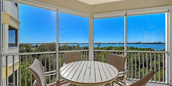 260 HIDDEN BAY DRIVE