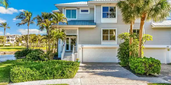801 SOUTH HARBOR DRIVE