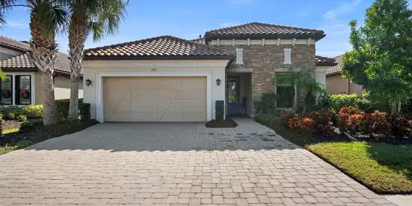 2525 VACCARO DRIVE