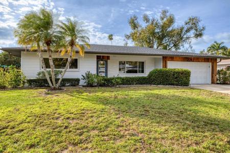 2242 SUNNYSIDE LANE
