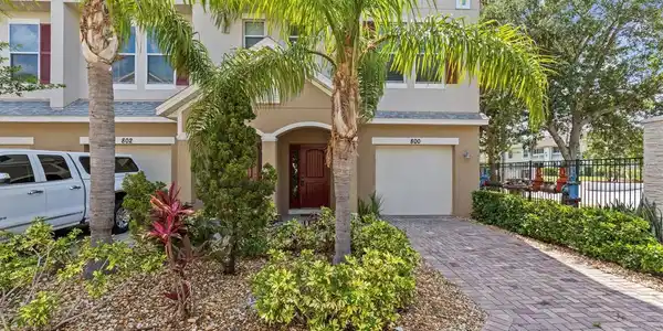 800 CALLISTA CAY LOOP